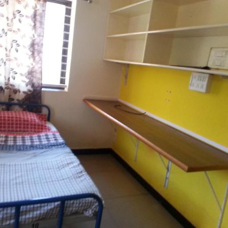 Nisarga Men'S Pg Hostel Dárvád Kültér fotó
