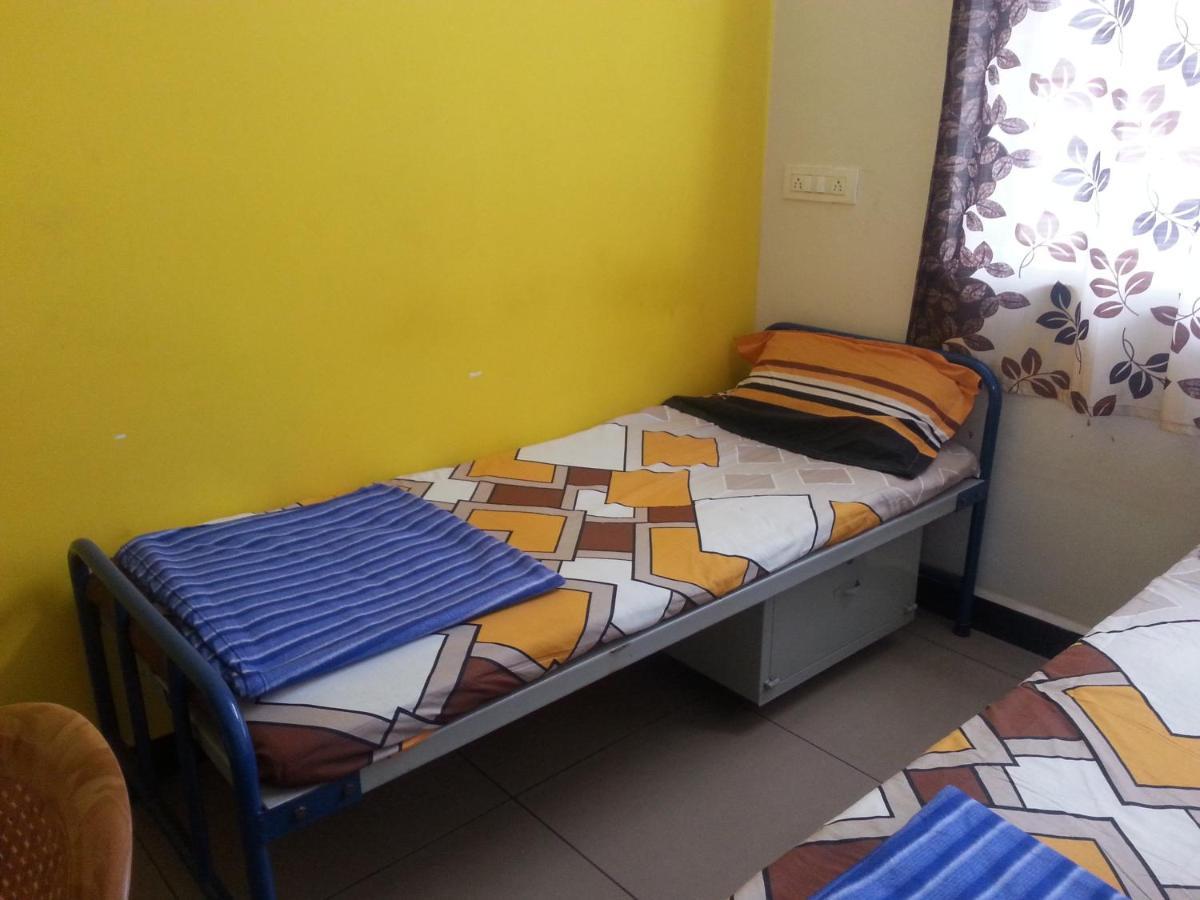 Nisarga Men'S Pg Hostel Dárvád Kültér fotó