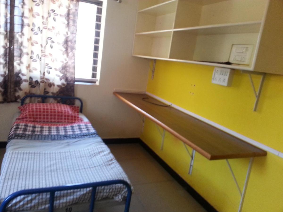 Nisarga Men'S Pg Hostel Dárvád Kültér fotó